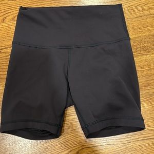 lululemon shorts. forget which cut these are. have a tie waste interior